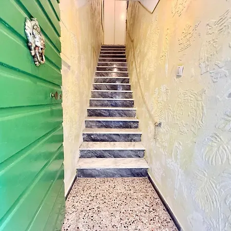 Apartment Noah Manarola